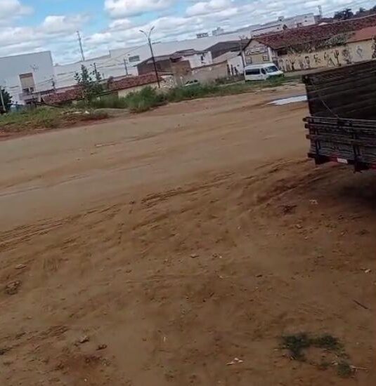Poeira e lama atormentam moradores e comerciantes em Serra Talhada