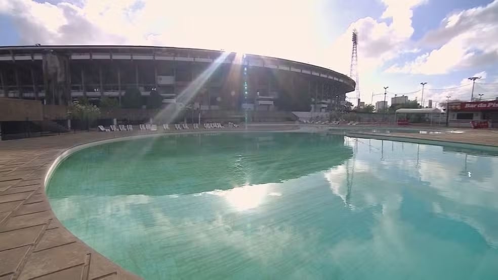 Homem morre afogado na piscina da sede do Santa Cruz 1 Homem morre afogado na piscina da sede do Santa Cruz - Foto: Reprodução/TV Globo