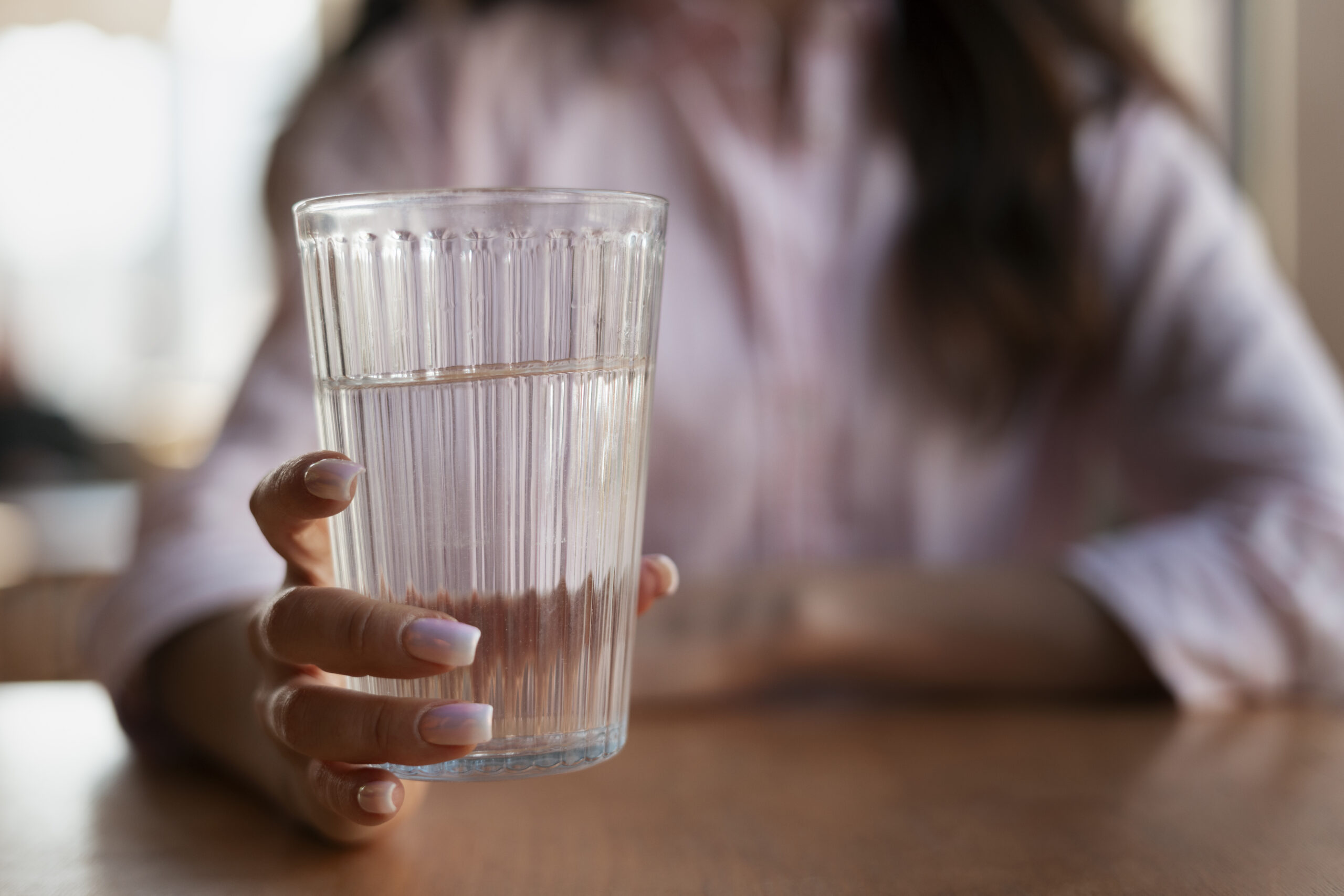 Beber água pela manhã reduz risco de AVC? Veja o que dizem os especialistas 1 Beber água pela manhã reduz risco de AVC? Veja o que dizem os especialistas - Foto: Freepik