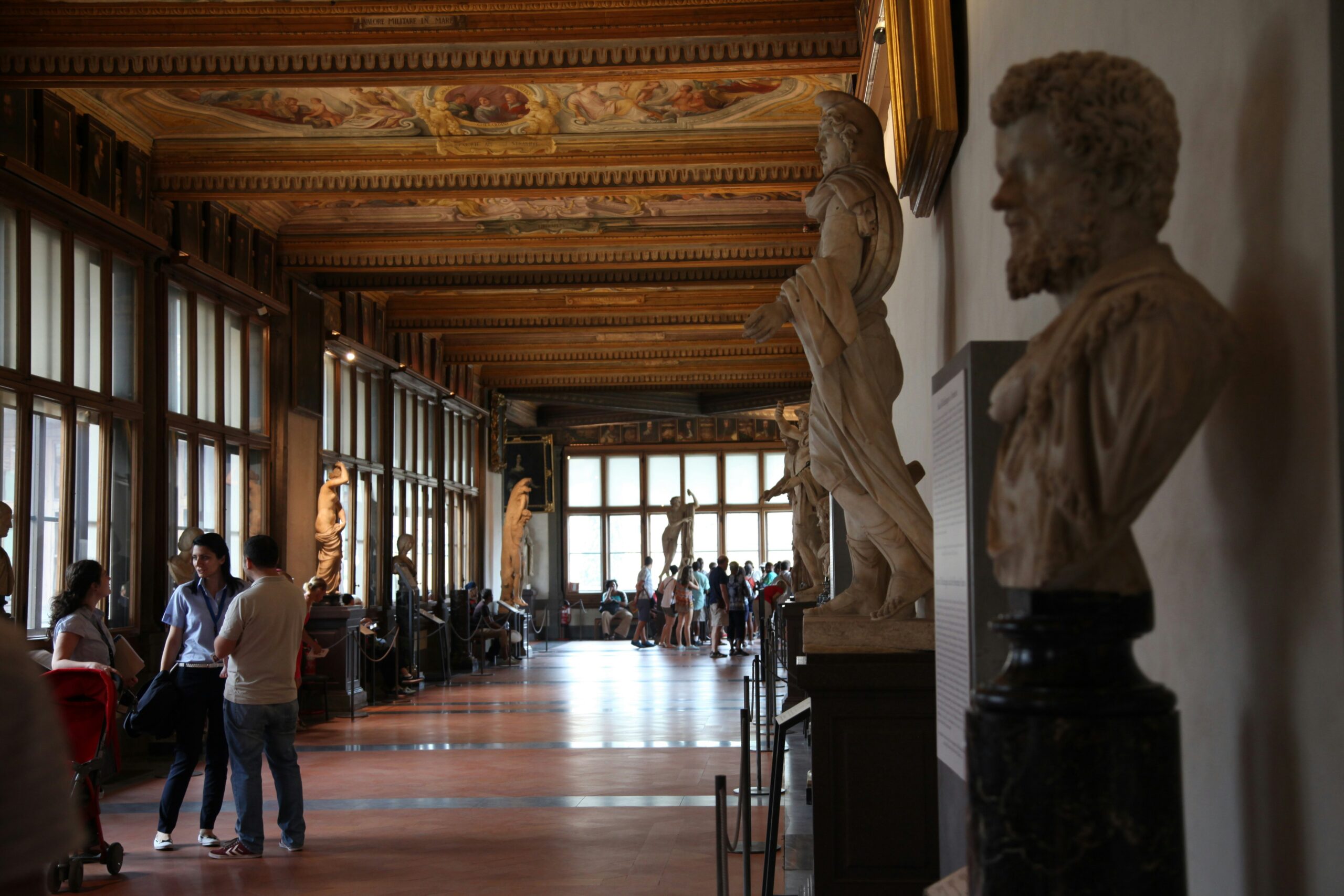 Turista rasga obra de 300 anos em Florença após tentar fazer meme 1 Turista rasga obra de 300 anos em Florença após tentar fazer meme - Foto: Tamara Malaniy/Unsplash