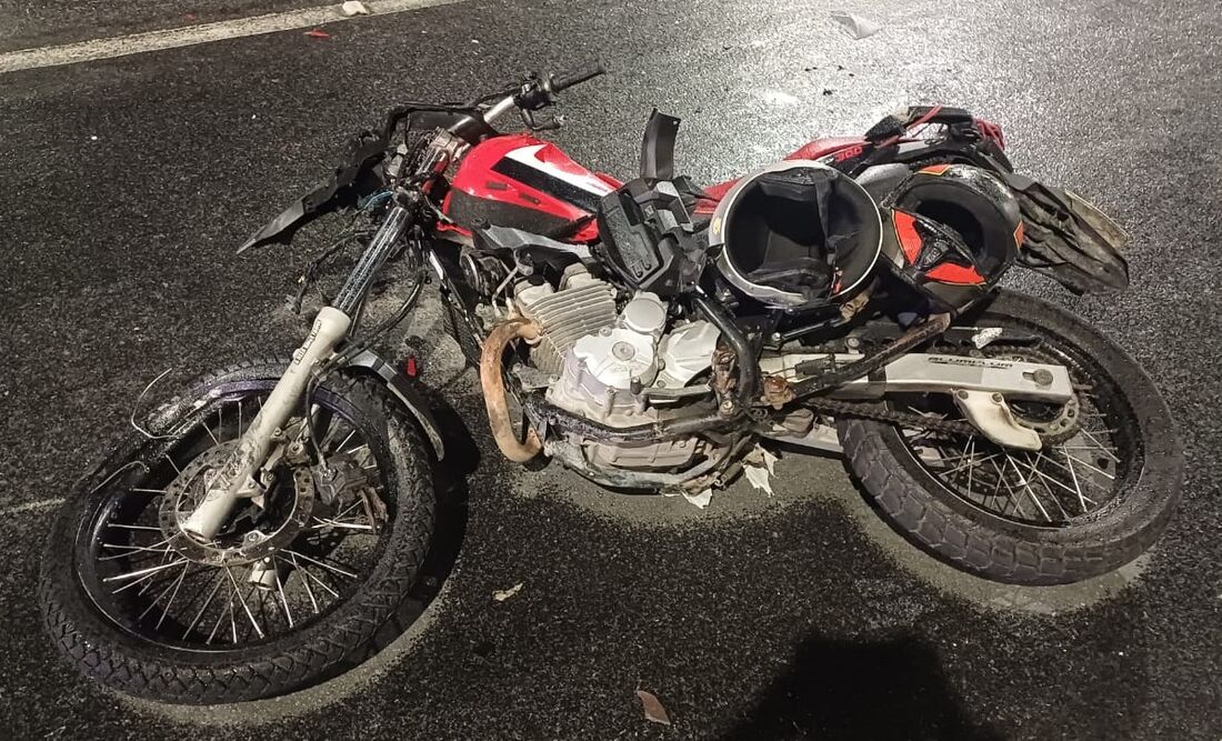 Motociclista morre durante "racha" na BR-101 após colisão 1 Motociclista morre durante "racha" na BR-101 após colisão - Foto: PRF/Divulgação