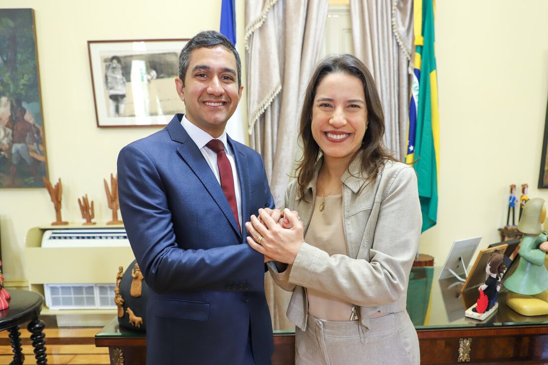 Prefeito do PT declara apoio a Raquel e decisão pode influenciar Márcia