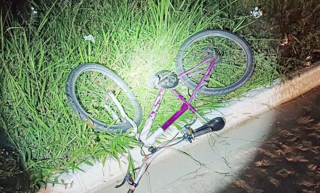 Ciclista de 17 anos morre após ser atropelado na BR-424 1 Ciclista de 17 anos morre após ser atropelado na BR-424 - Foto: PRF/Divulgação