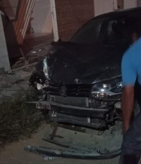 Carro desgovernado invade residência de grávida em Afogados da Ingazeira 1 Carro desgovernado invade residência de grávida em Afogados da Ingazeira