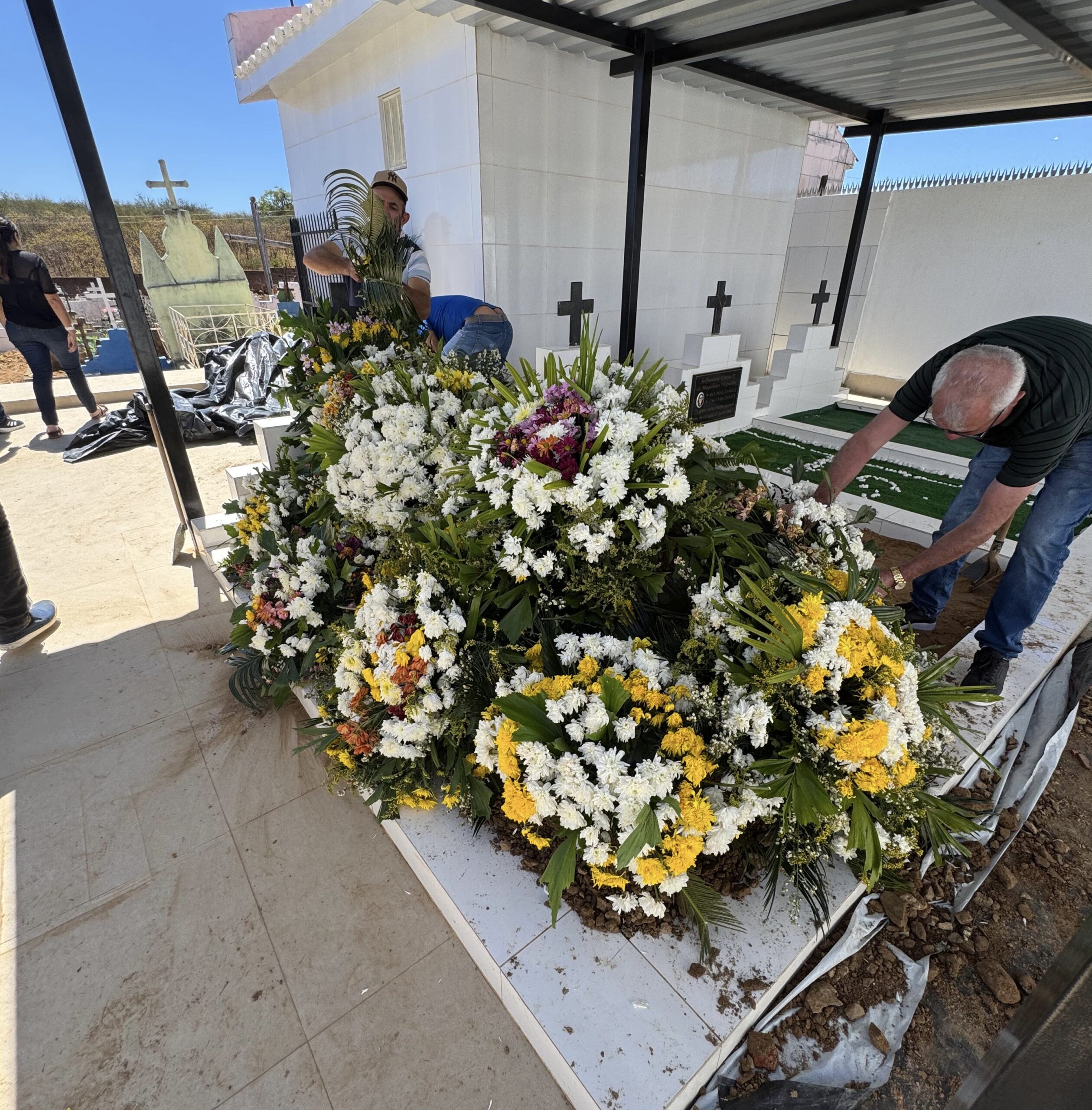Emoção marca sepultamento de pai de empresário na zona rural de ST