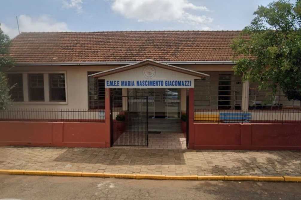 Jovem invade escola, mata aluno e fere outros com facada na cabeça 1 jovem invade escola, mata aluno e fere outros com facada na cabeça - Foto: Reprodução/ Google Maps