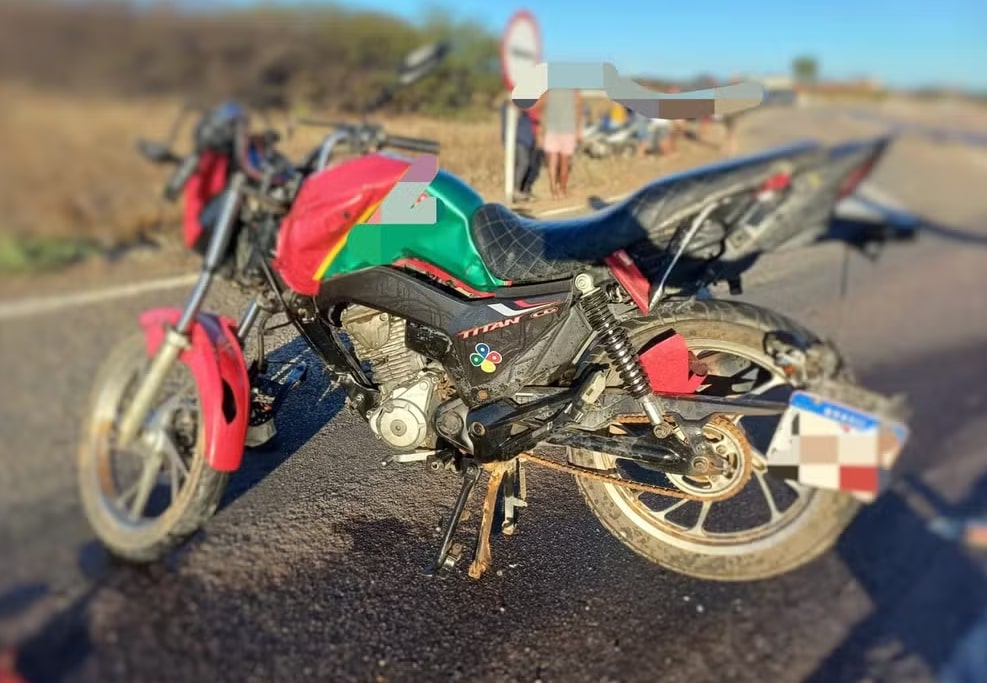 Jovem morre e mãe fica ferida em acidente no Sertão 1 Jovem morre e mãe fica ferida em acidente no Sertão - Foto: PRF / Divulgação