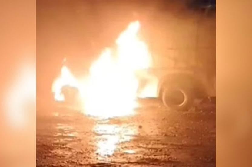 Morador de rua dorme com vela acesa em ônibus e incendeia 8 veículos - Foto; Reprodução/Redes sociais