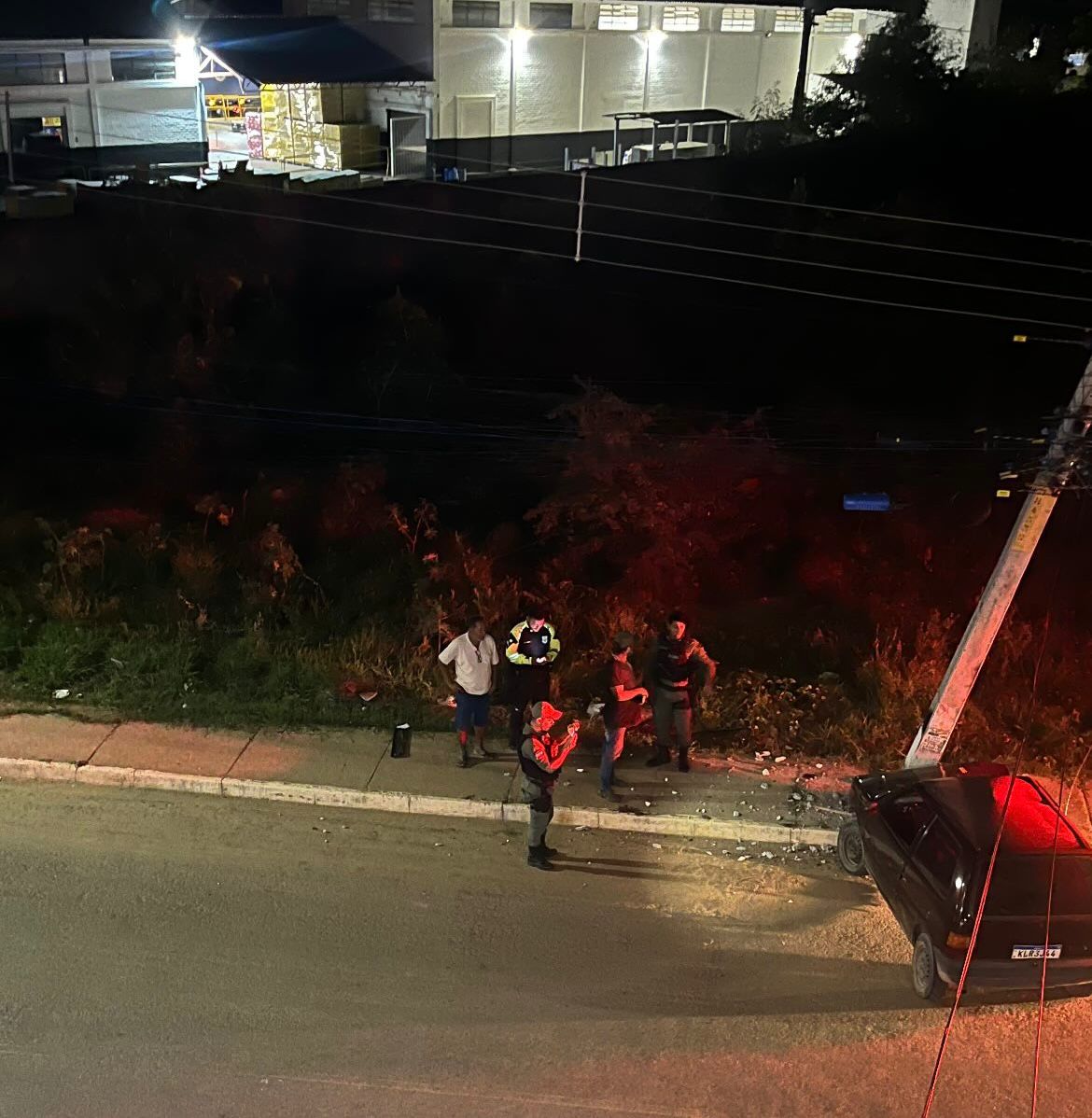 Motorista embriagado colide com poste e é preso em flagrante em ST 1 Motorista embriagado