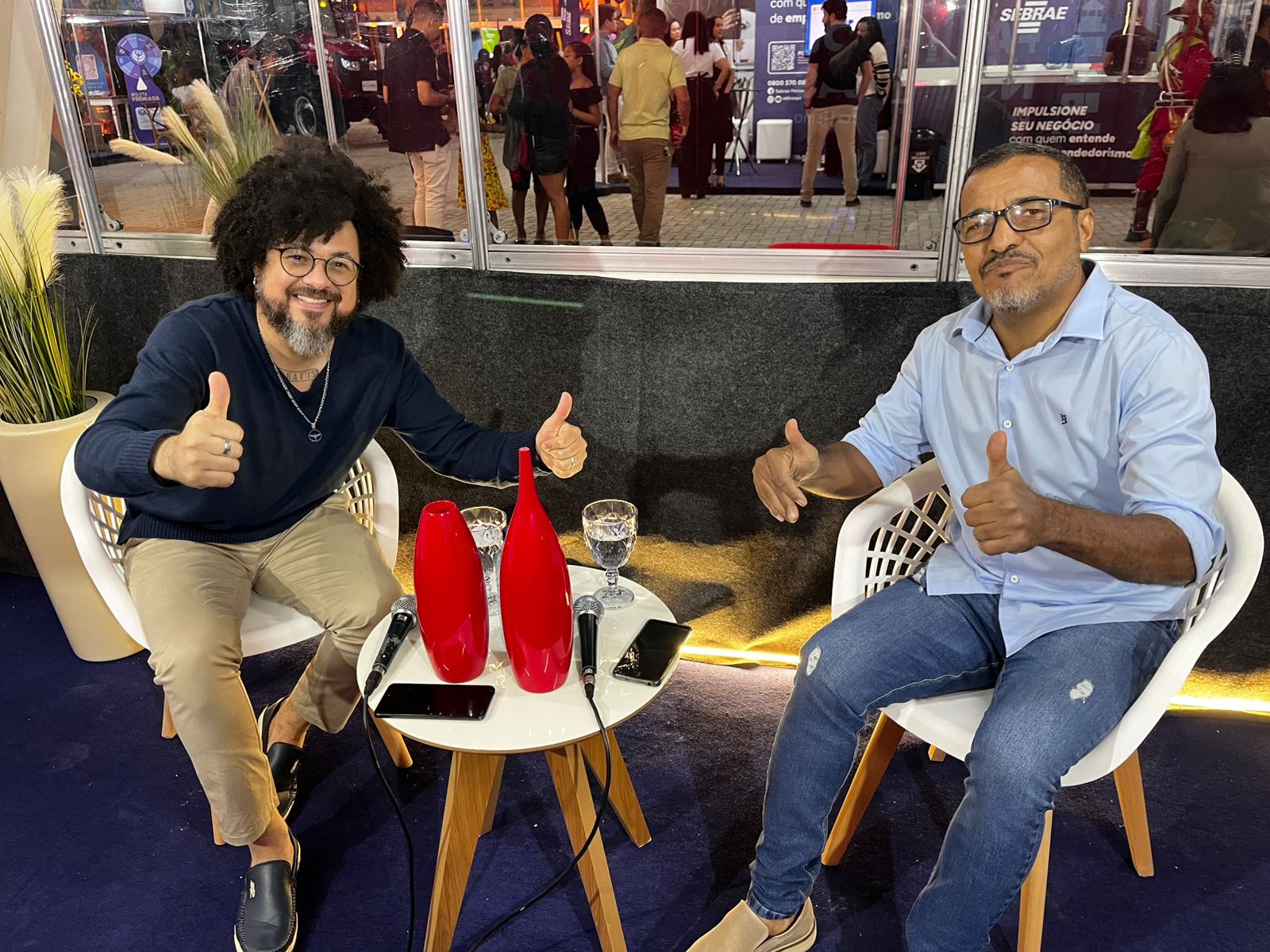 Estande do Farol e da TV Farol recebe público e políticos em Serra Talhada