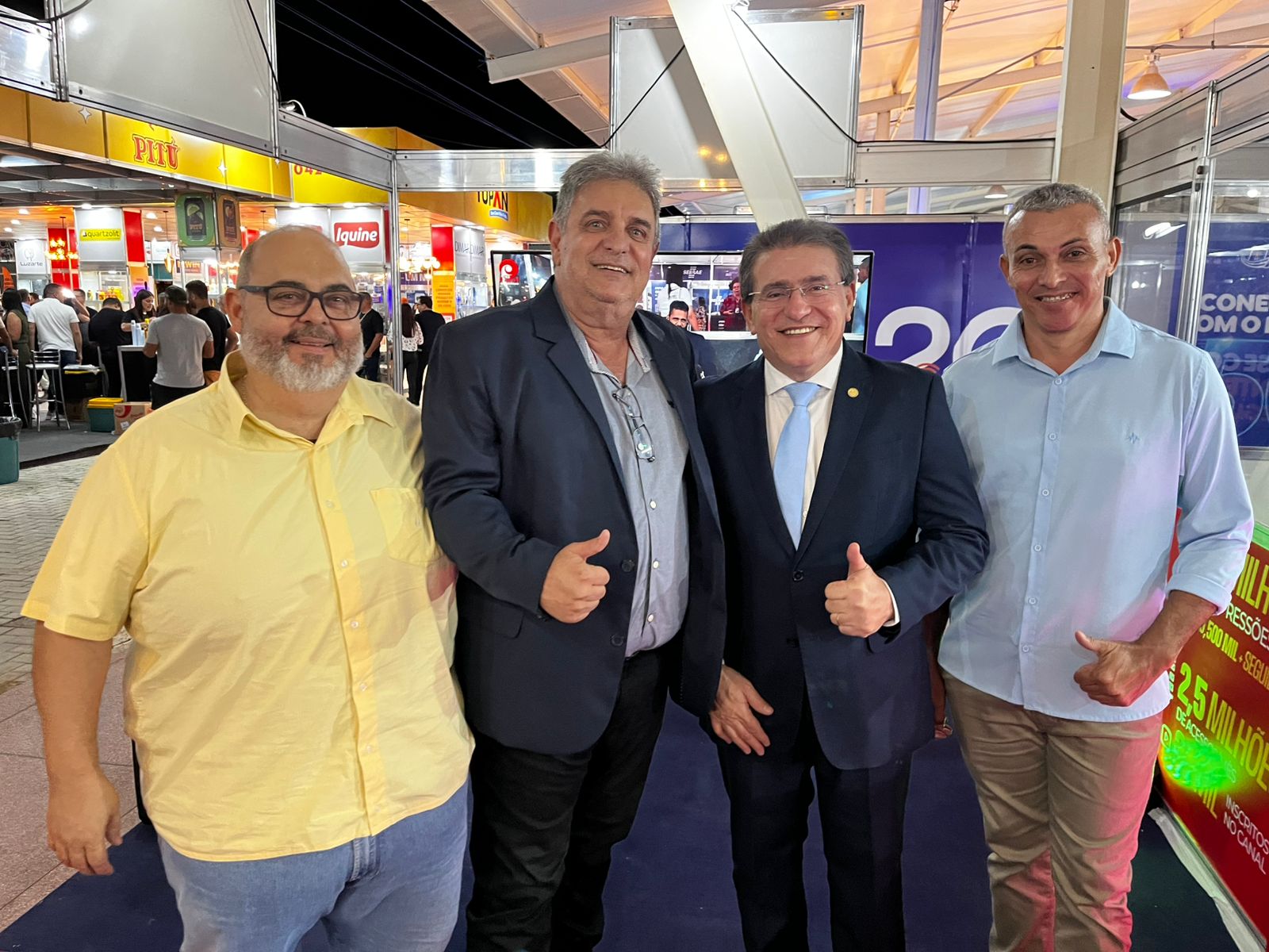 Estande do Farol e da TV Farol recebe público e políticos em Serra Talhada