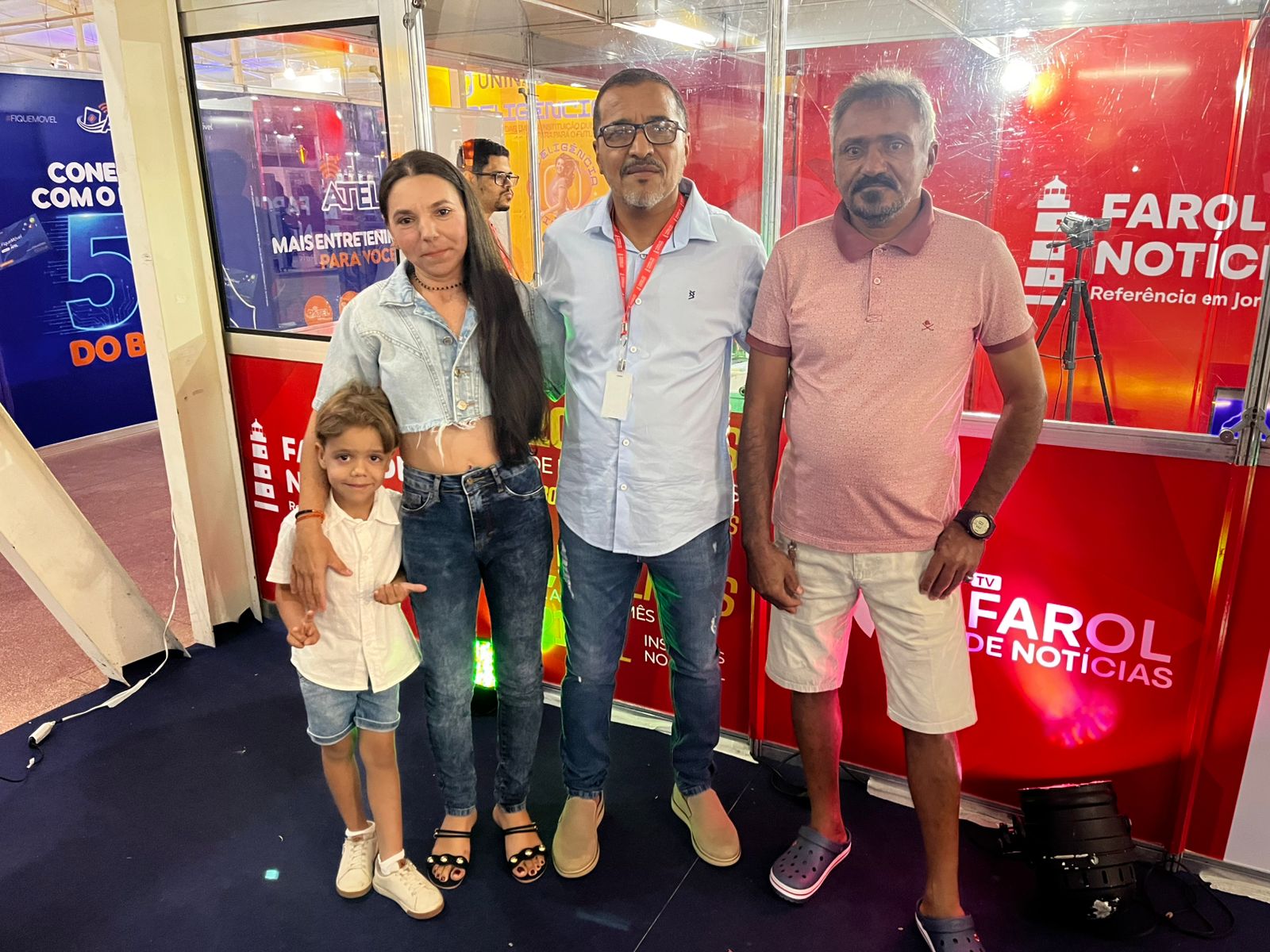 Estande do Farol e da TV Farol recebe público e políticos em Serra Talhada