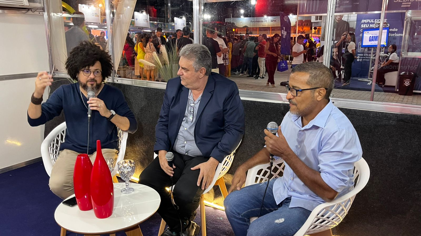 Estande da Tv Farol ao vivo