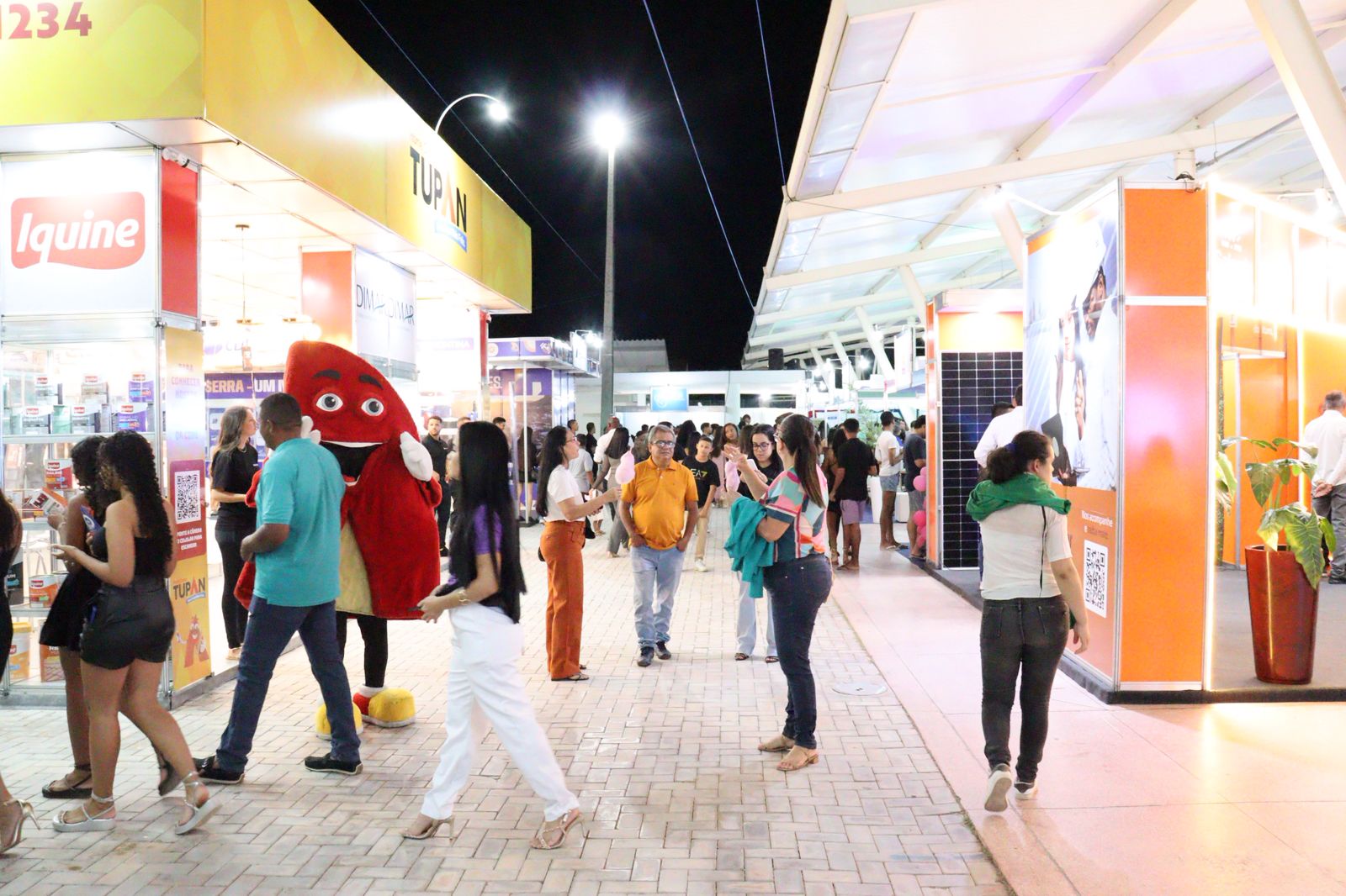 2ª noite da ExpoSerra com estandes cheios, muito forró e resenha em ST