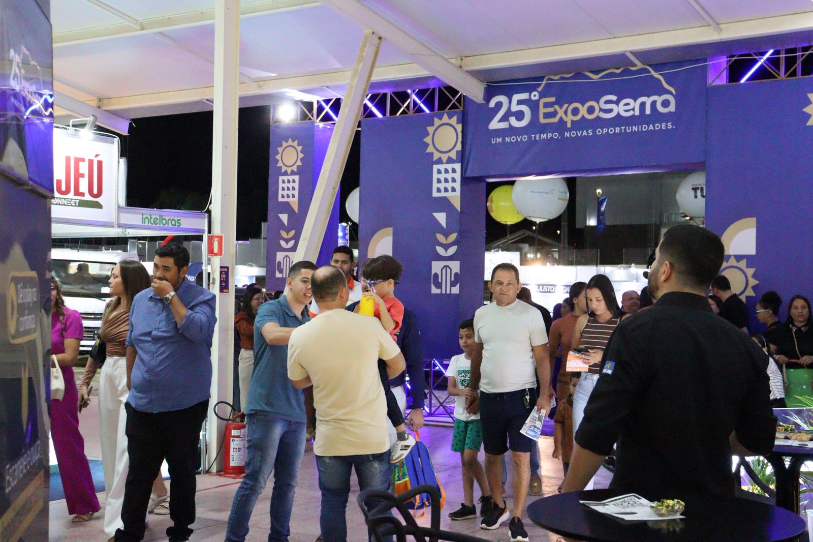 2ª noite da ExpoSerra com estandes cheios, muito forró e resenha em ST
