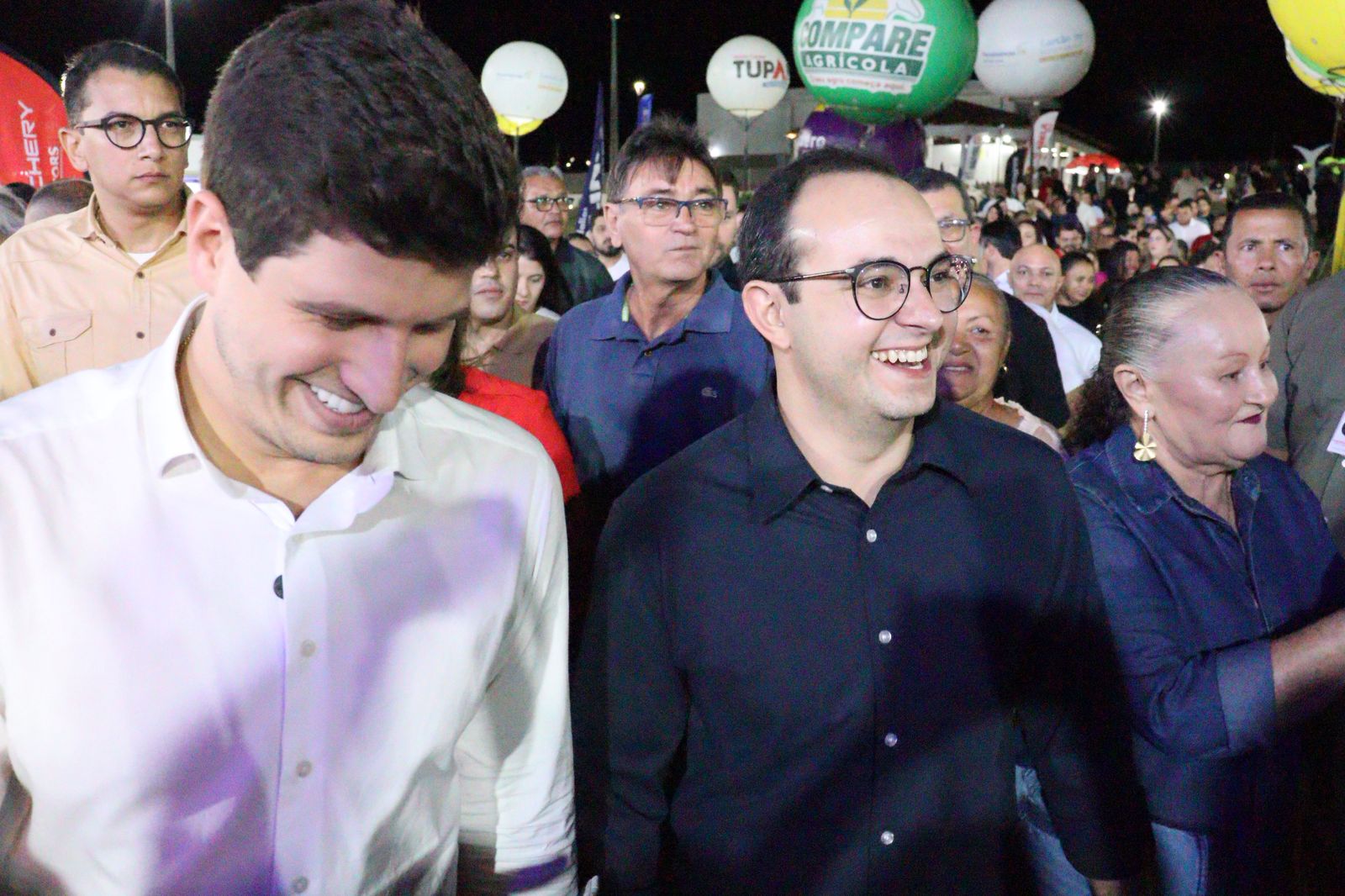 João Campos é recebido aos gritos de 'governador' pelo time de Márcia 1 João Campos é recebido aos gritos de 'governador' pelo time de Márcia