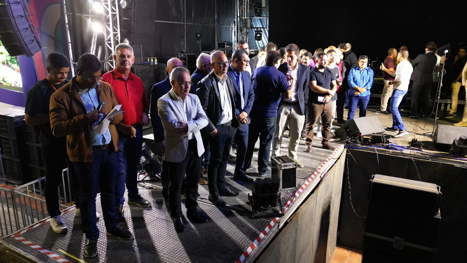Prefeito Luciano Bonfim entrega fonte luminosa no Lago João Barbosa