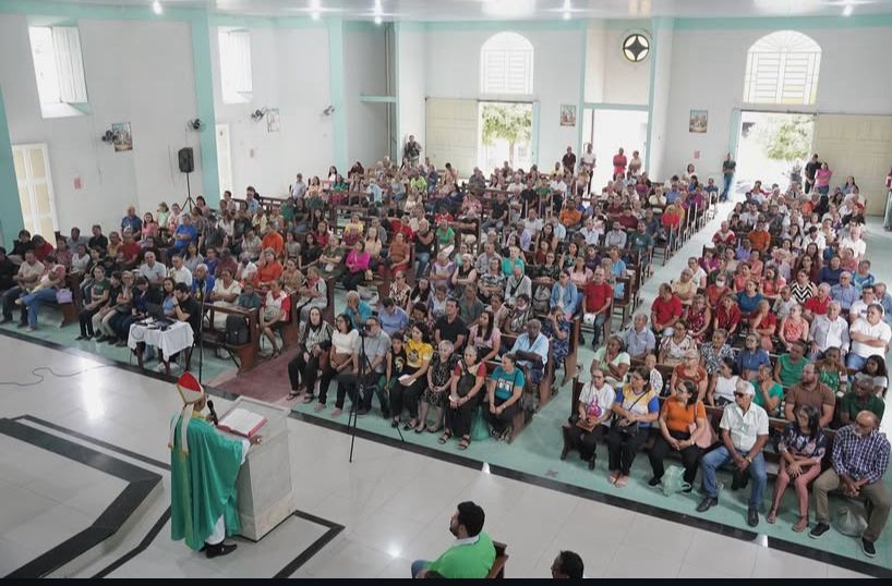 Jeep do Padre Afonso faz sucesso durante Missa do Agricultor em ST