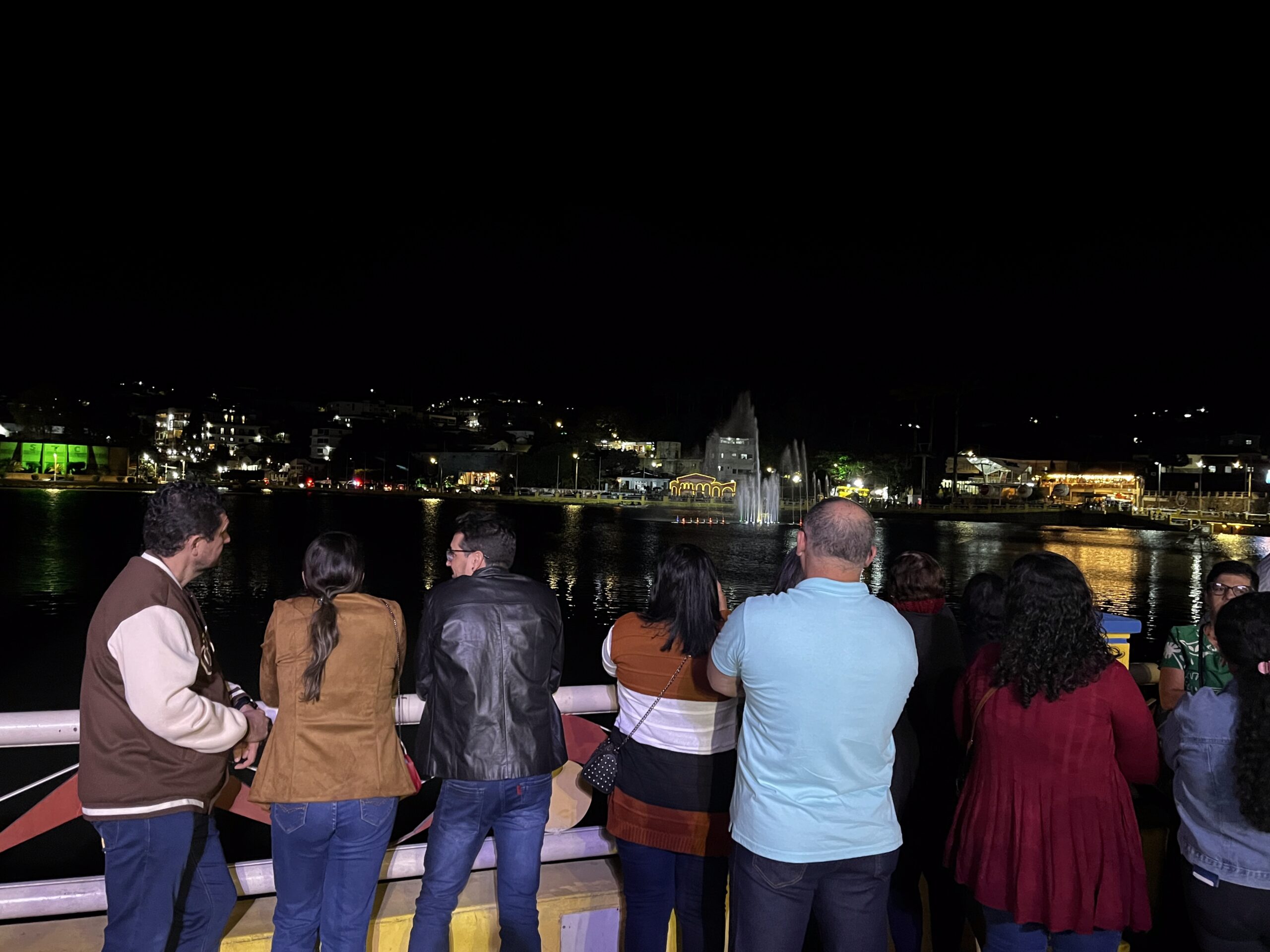 Prefeito Luciano Bonfim entrega fonte luminosa no Lago João Barbosa