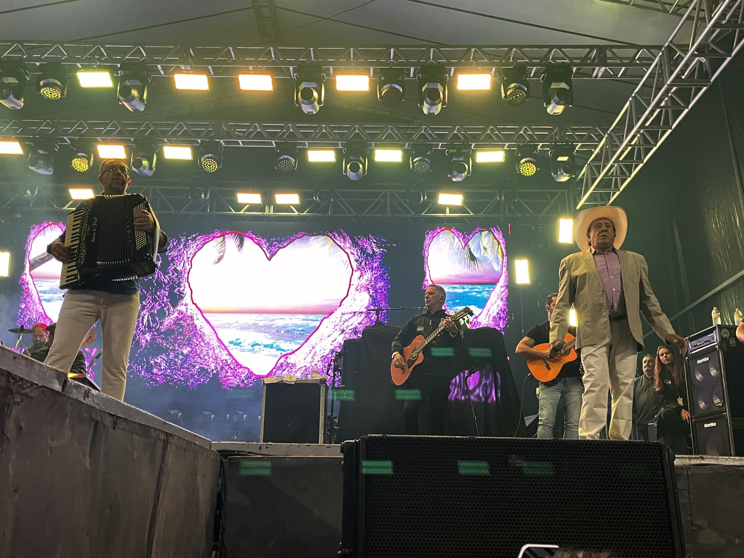 Trio Parada Dura e The Fevers encerram 67ª Festa dos Estudantes