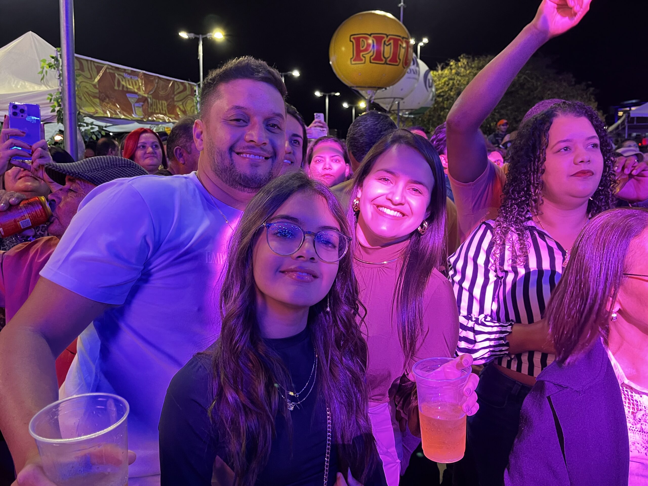 Trio Parada Dura e The Fevers encerram 67ª Festa dos Estudantes