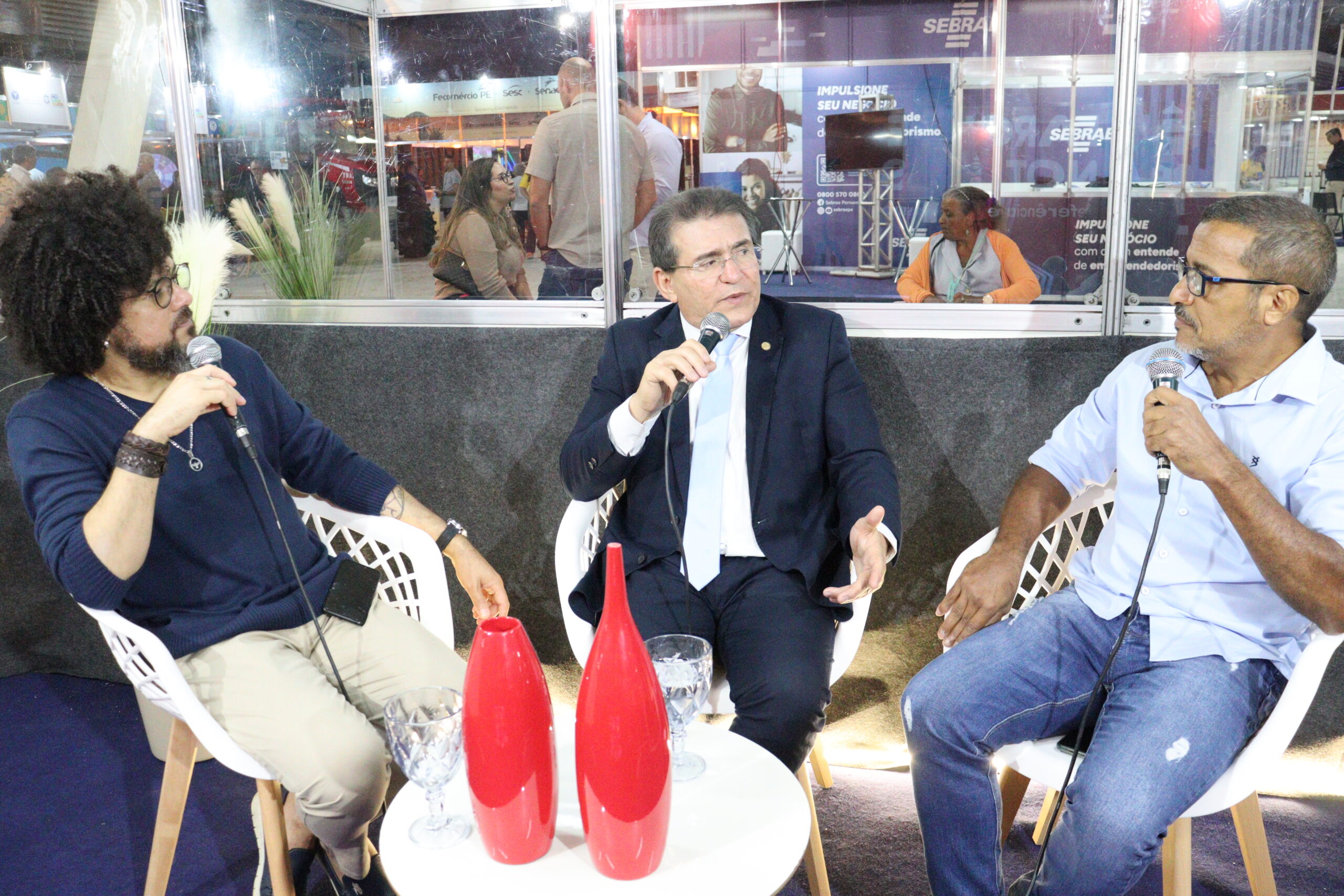 Duque sobe o tom e chama Márcia de 'tirana com a máquina na mão' 1 Duque sobe o tom e chama Márcia de 'tirana com a máquina na mão'