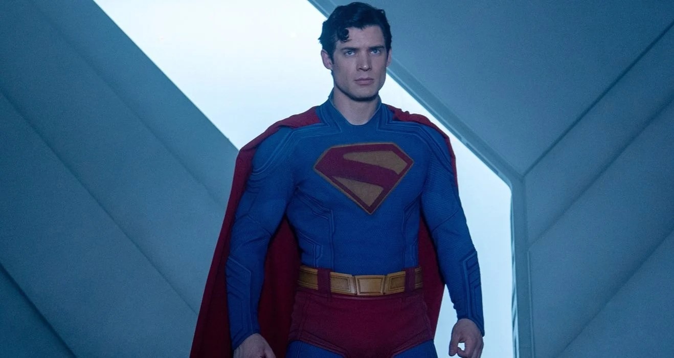 ST terá sessão de Superman com cosplay e tatuagem; leia crítica