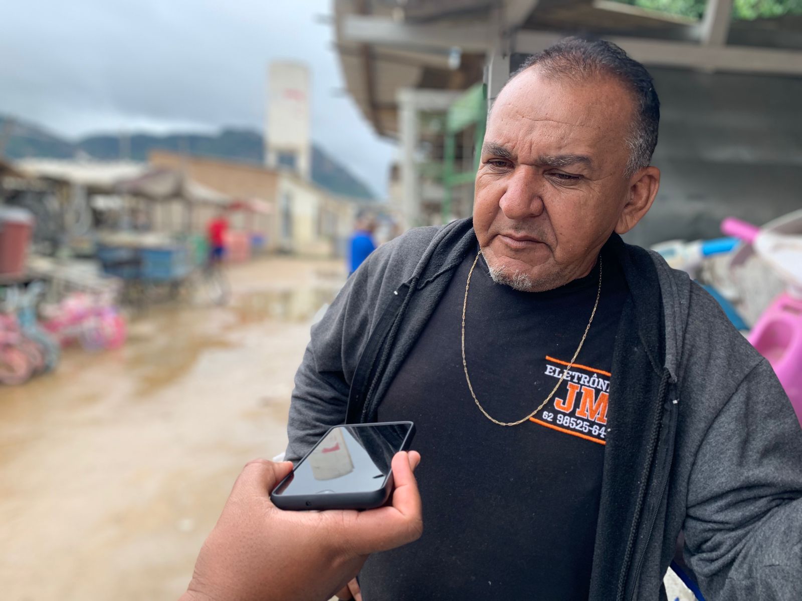 Comerciantes se revoltam e denunciam abandono após chuvas