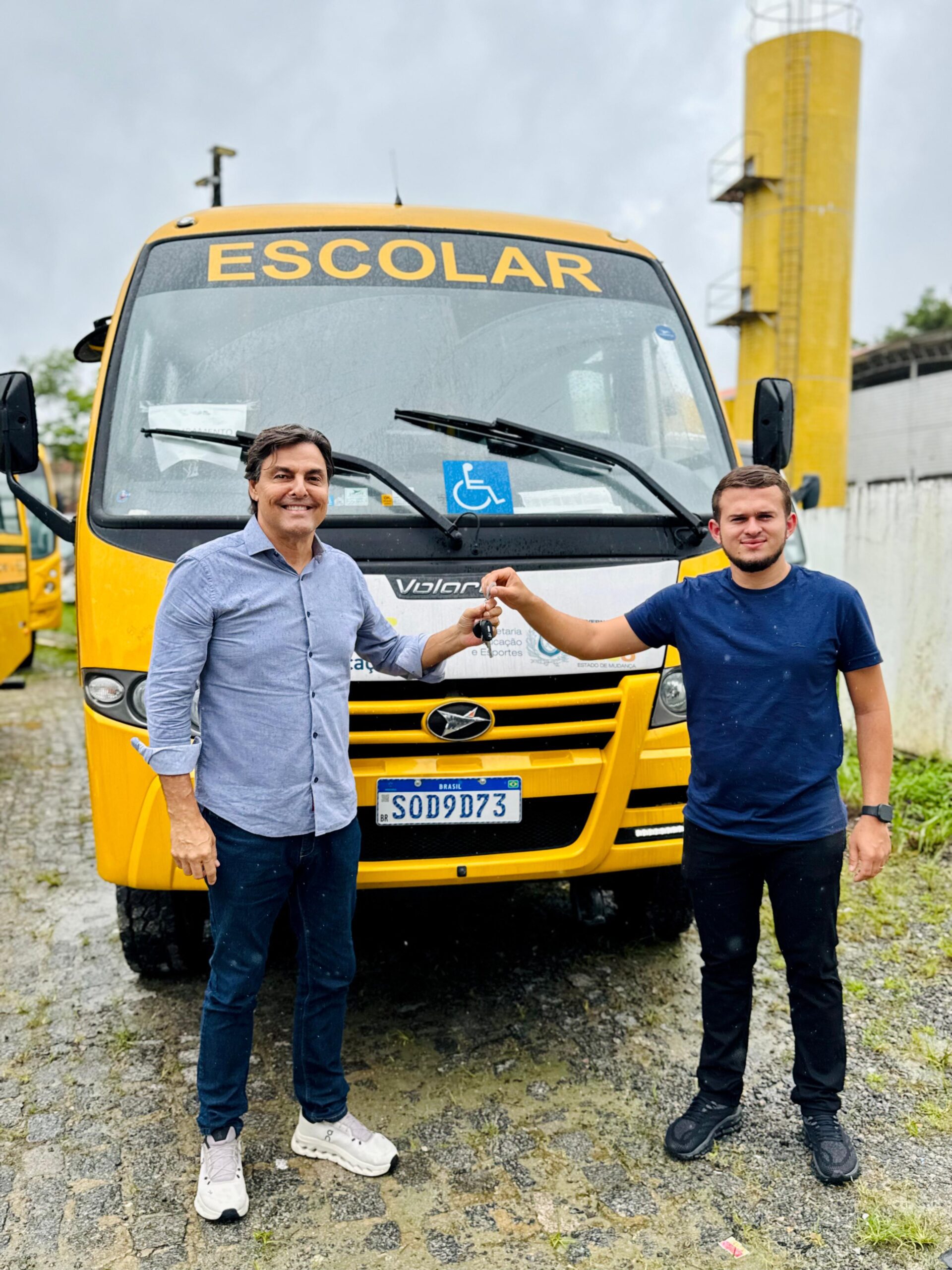 Marconi destaca entrega de novos ônibus escolares