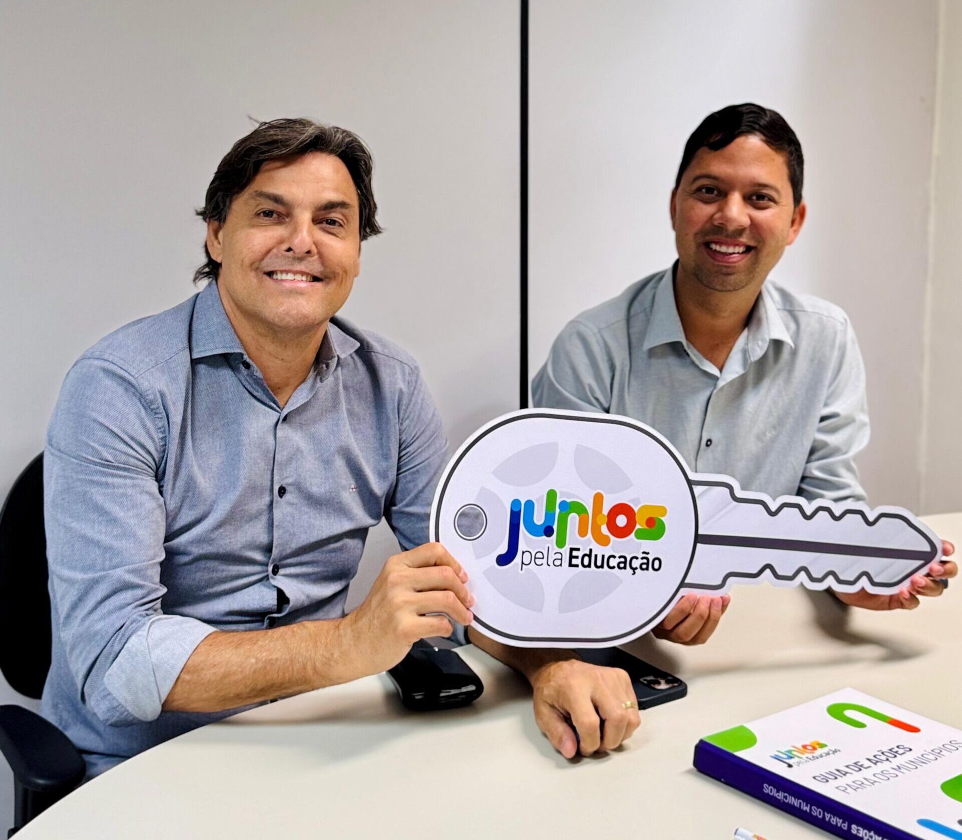 Marconi destaca entrega de novos ônibus escolares