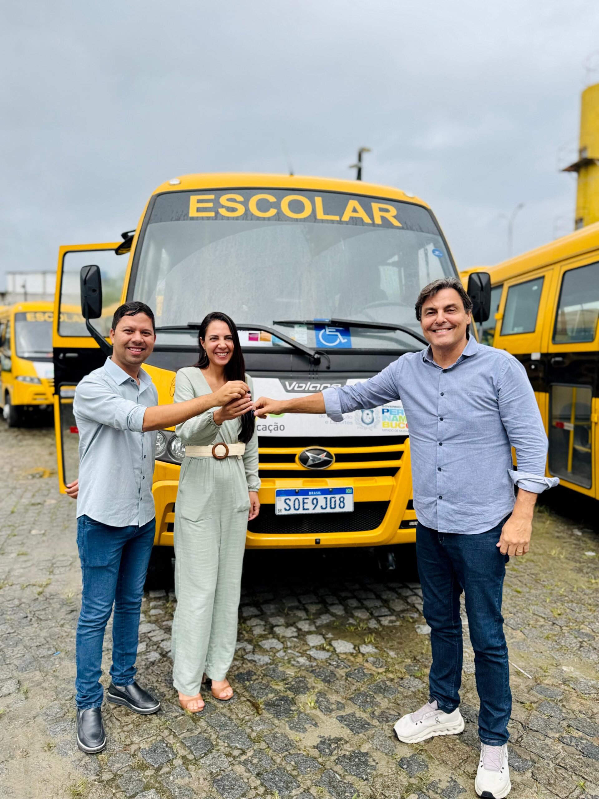 Marconi destaca entrega de novos ônibus escolares