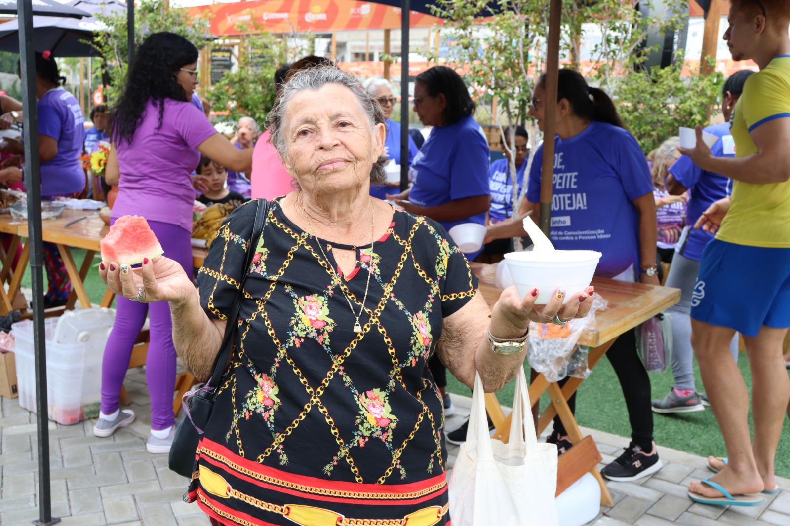 Miss Livia Terto realiza ação social para idosos em Serra Talhada