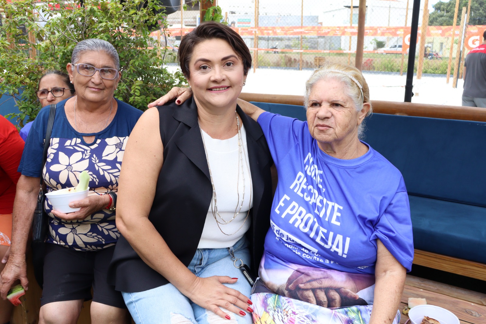 Miss Livia Terto realiza ação social para idosos em Serra Talhada