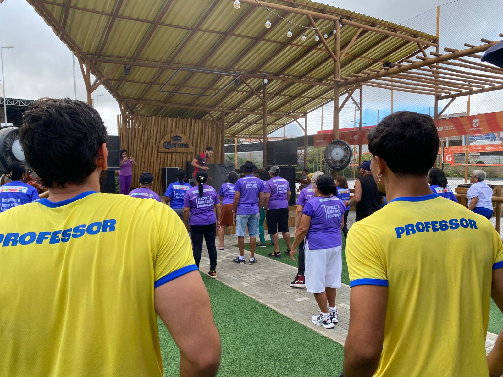 Miss Livia Terto realiza ação social para idosos em Serra Talhada