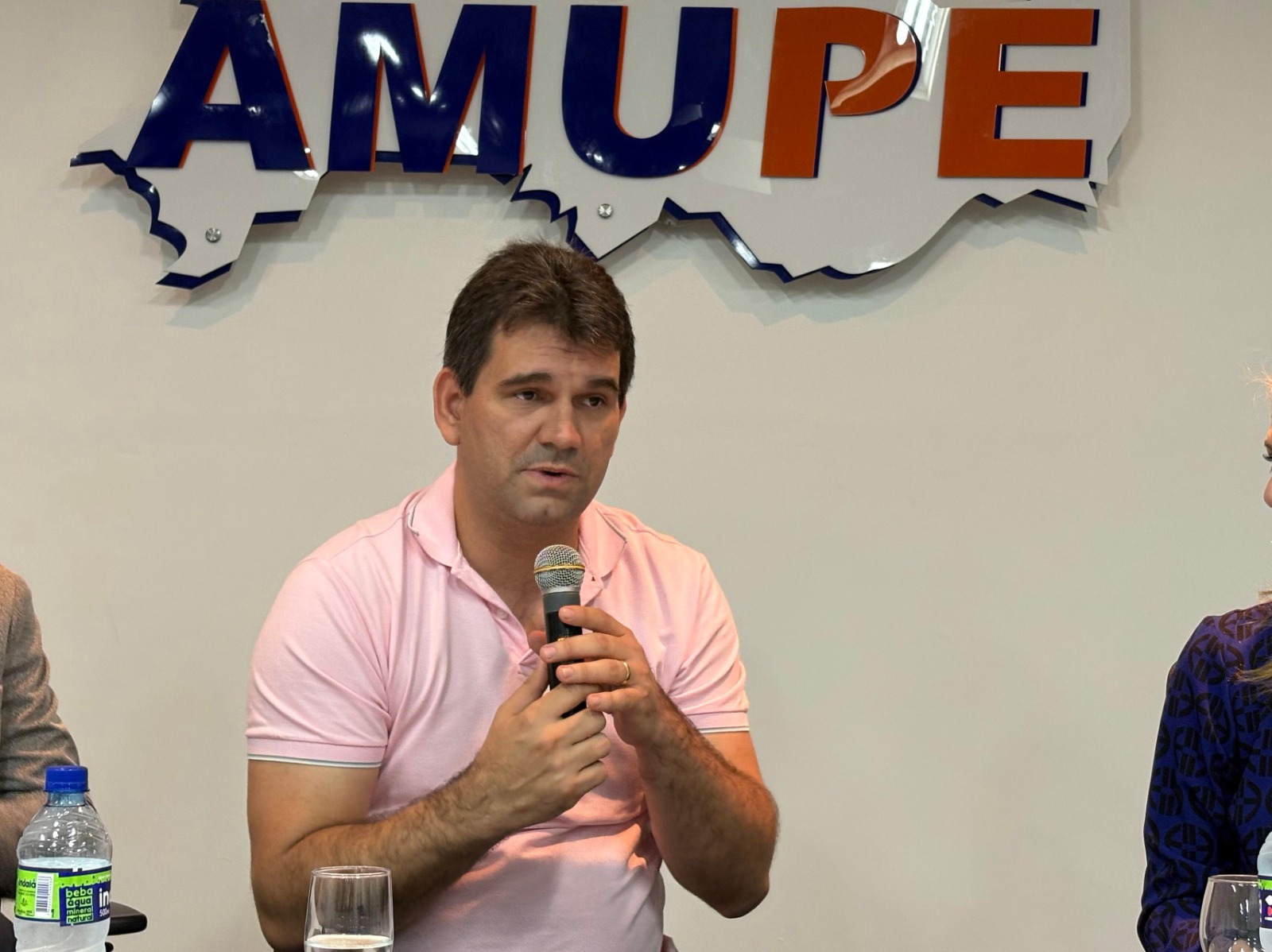 Amupe reúne prefeitos para discutir pautas municipalistas