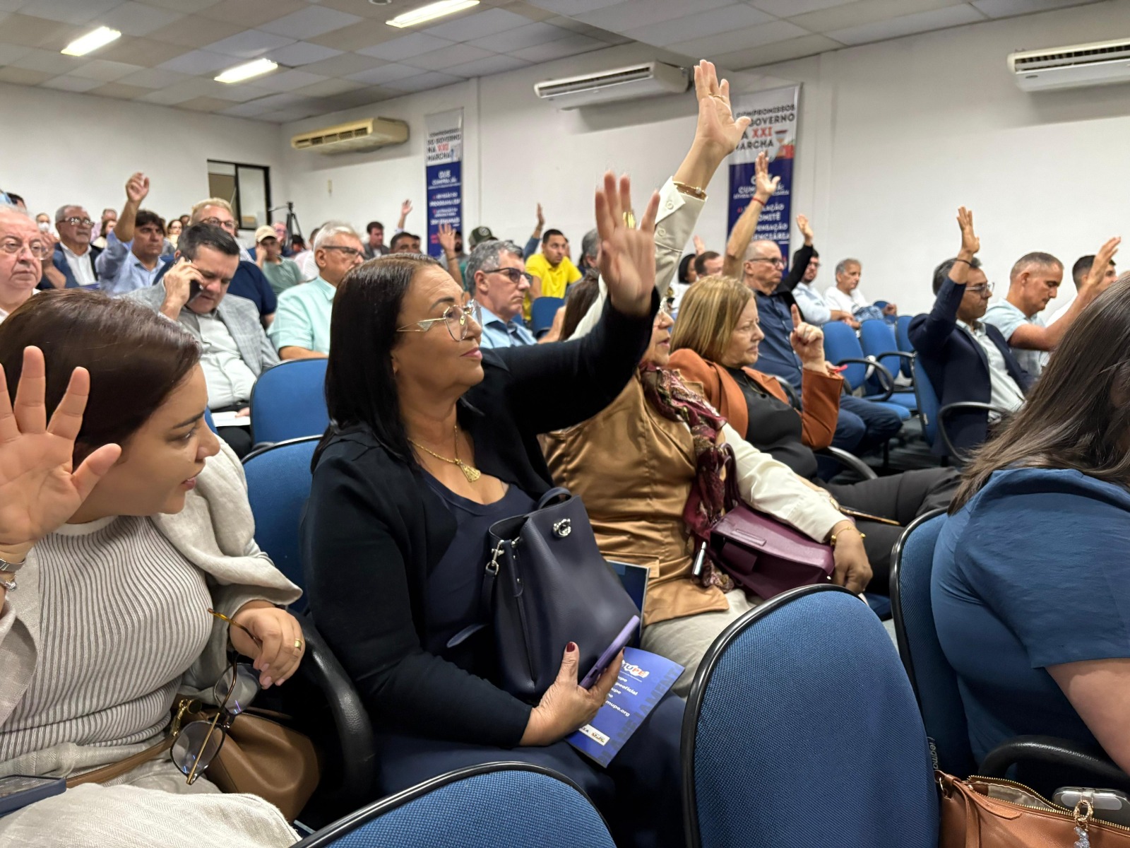 Amupe reúne prefeitos para discutir pautas municipalistas