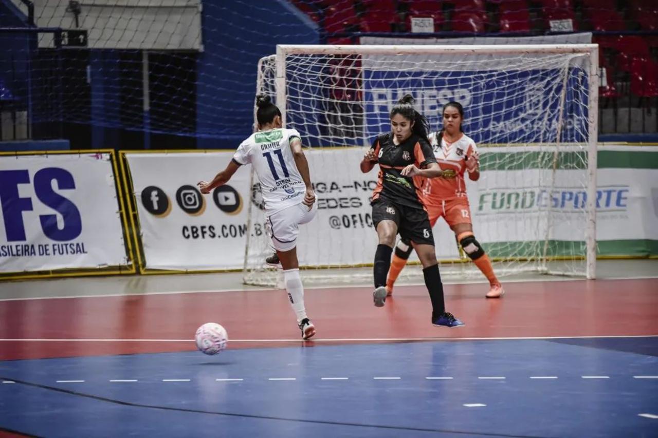 Seleção Feminina de Futsal de ST se prepara para competição nacional