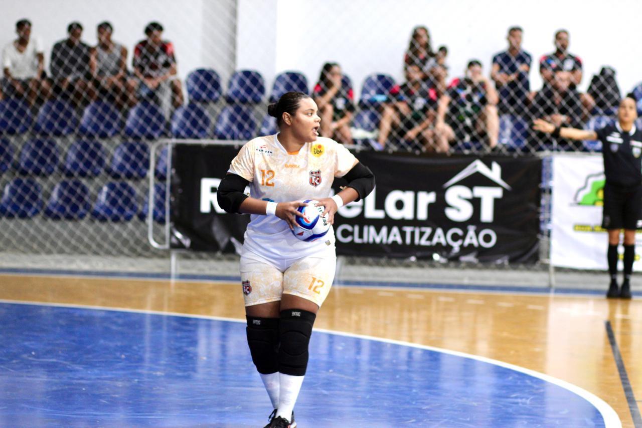 Seleção Feminina de Futsal de ST se prepara para competição nacional
