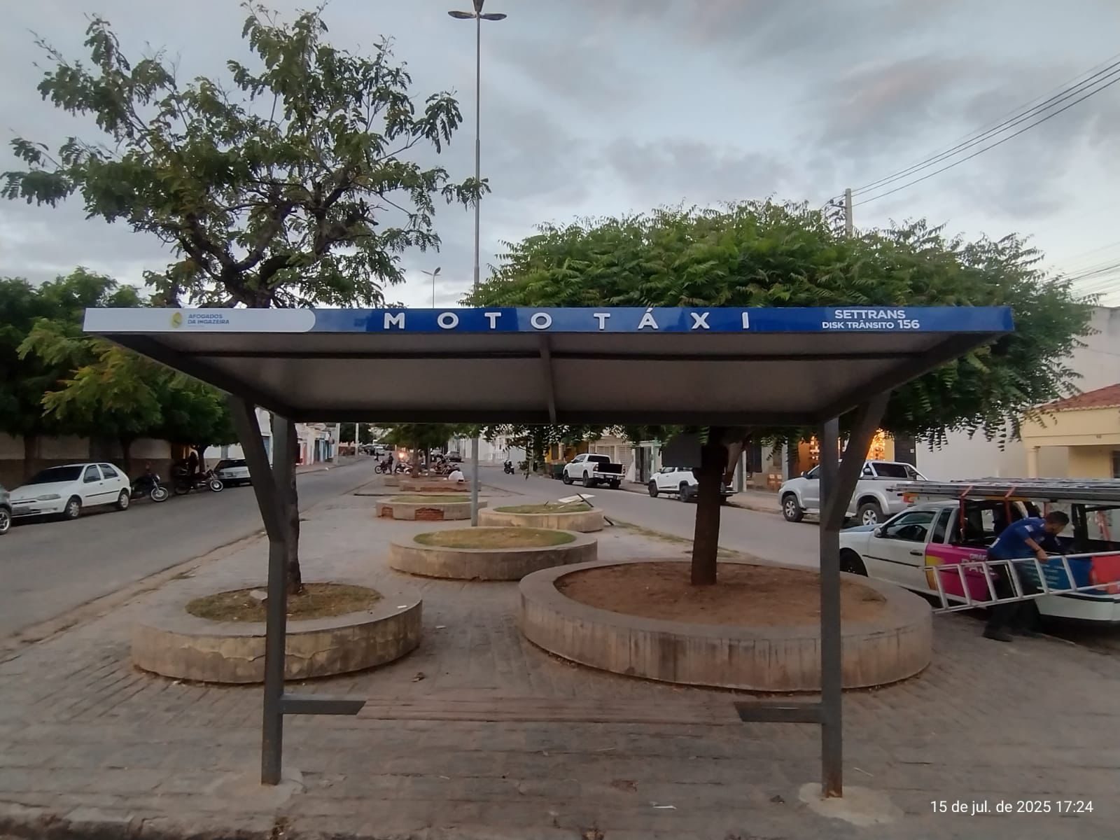 Prefeitura inicia padronização de pontos de mototáxi