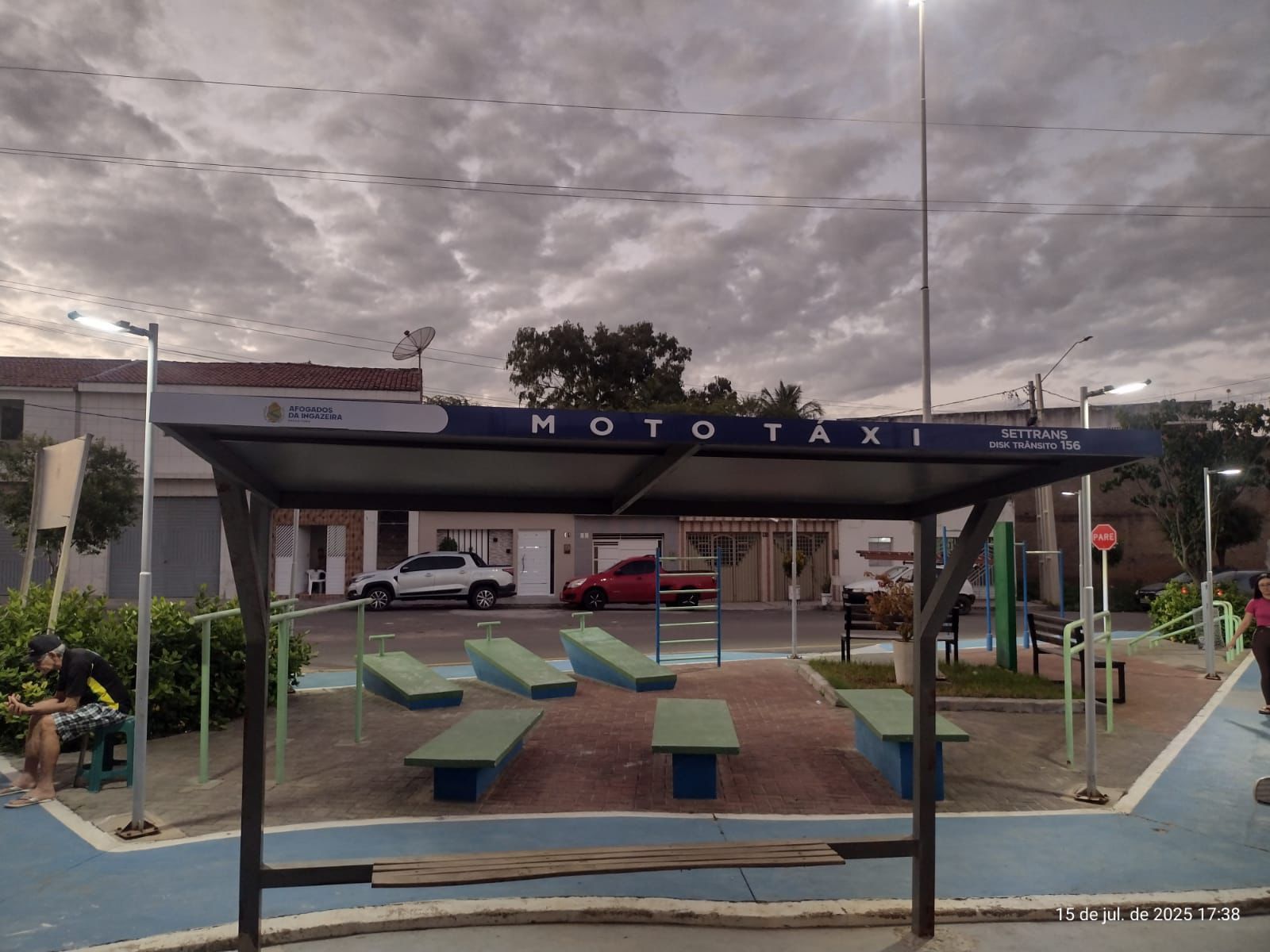 Prefeitura inicia padronização de pontos de mototáxi 1 Prefeitura inicia padronização de pontos de mototáxi - Fotos: Reprodução