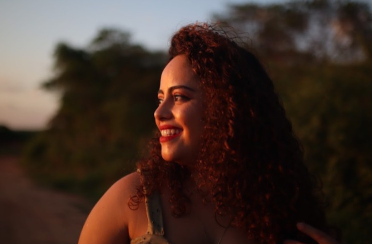 "Virada num mói de cuento": Dayane Rocha lança 1º livro