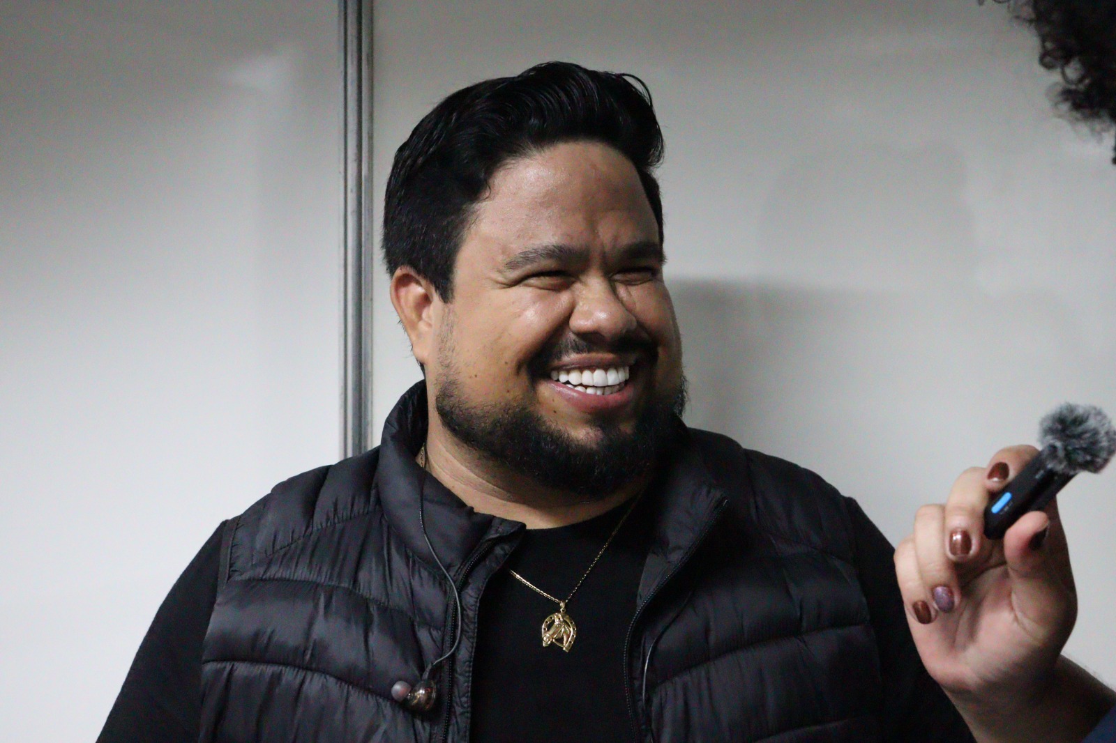 Multidão lota palco com Raphael Moura e Renan da Resenha no 2º dia