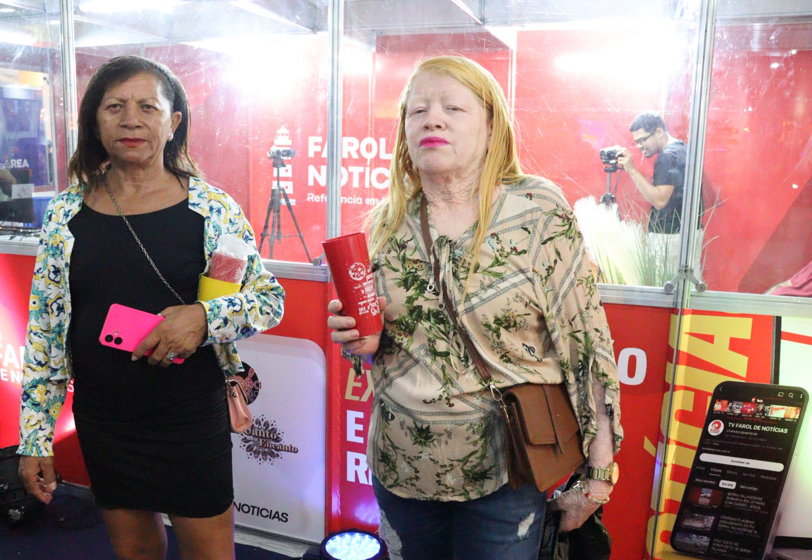 Multidão lota palco com Raphael Moura e Renan da Resenha no 2º dia