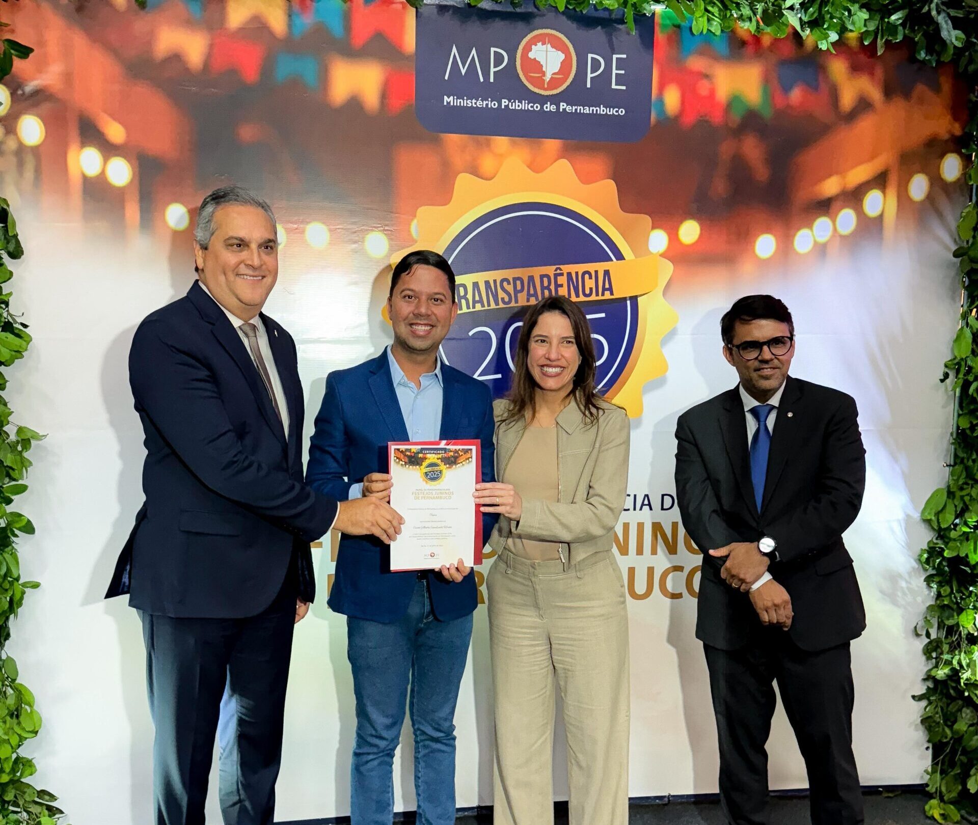 Flores ganha destaque pela transparência nos festejos juninos - Fotos: Reprodução