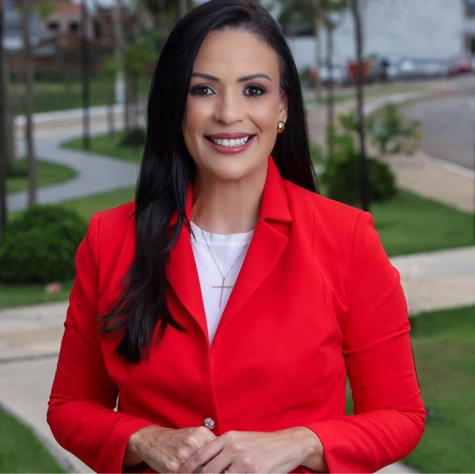 Márcia Conrado envia nota justificando ausência; filha está no hospital