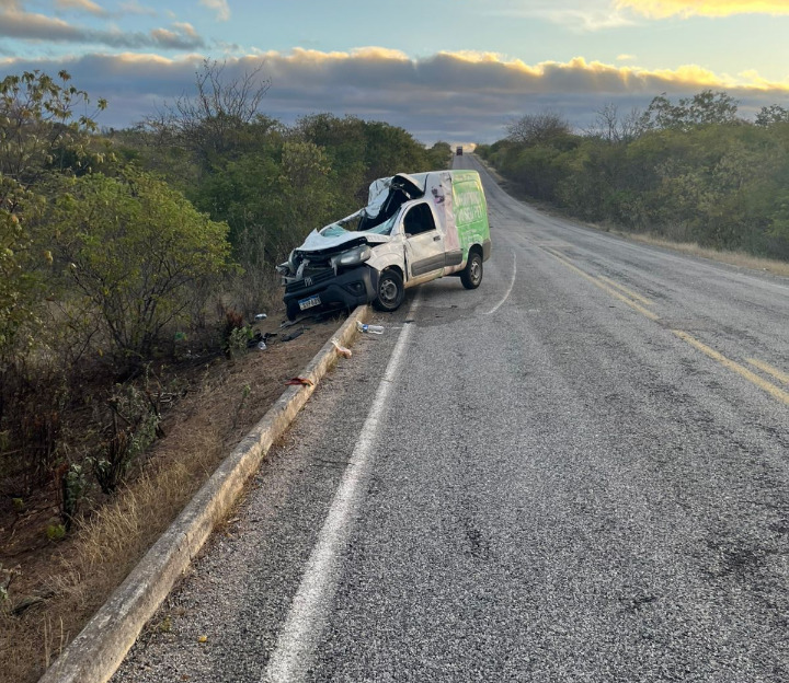 Motorista colide com animal em ST e é levado às pressas para hospital 1 Motorista colide com animal em ST e é levado às pressas para hospital