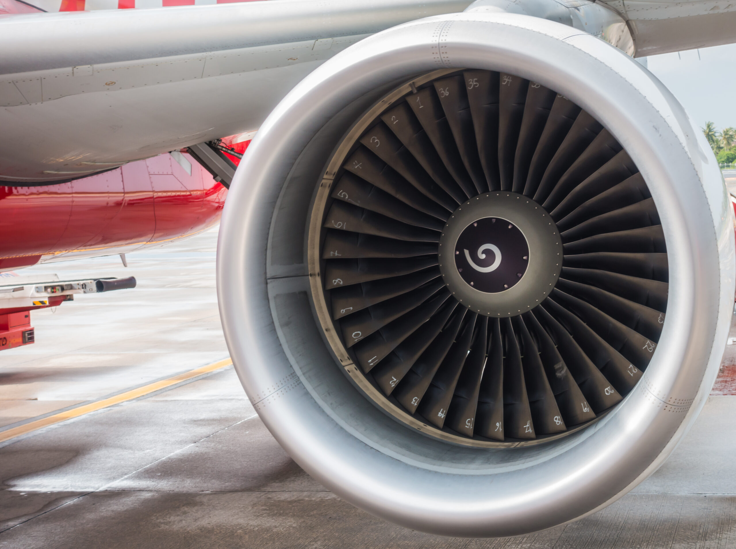 Homem morre ao ser sugado por motor de avião em aeroporto na Itália 1 Homem morre ao ser sugado por motor de avião em aeroporto na Itália - Foto: Freepik