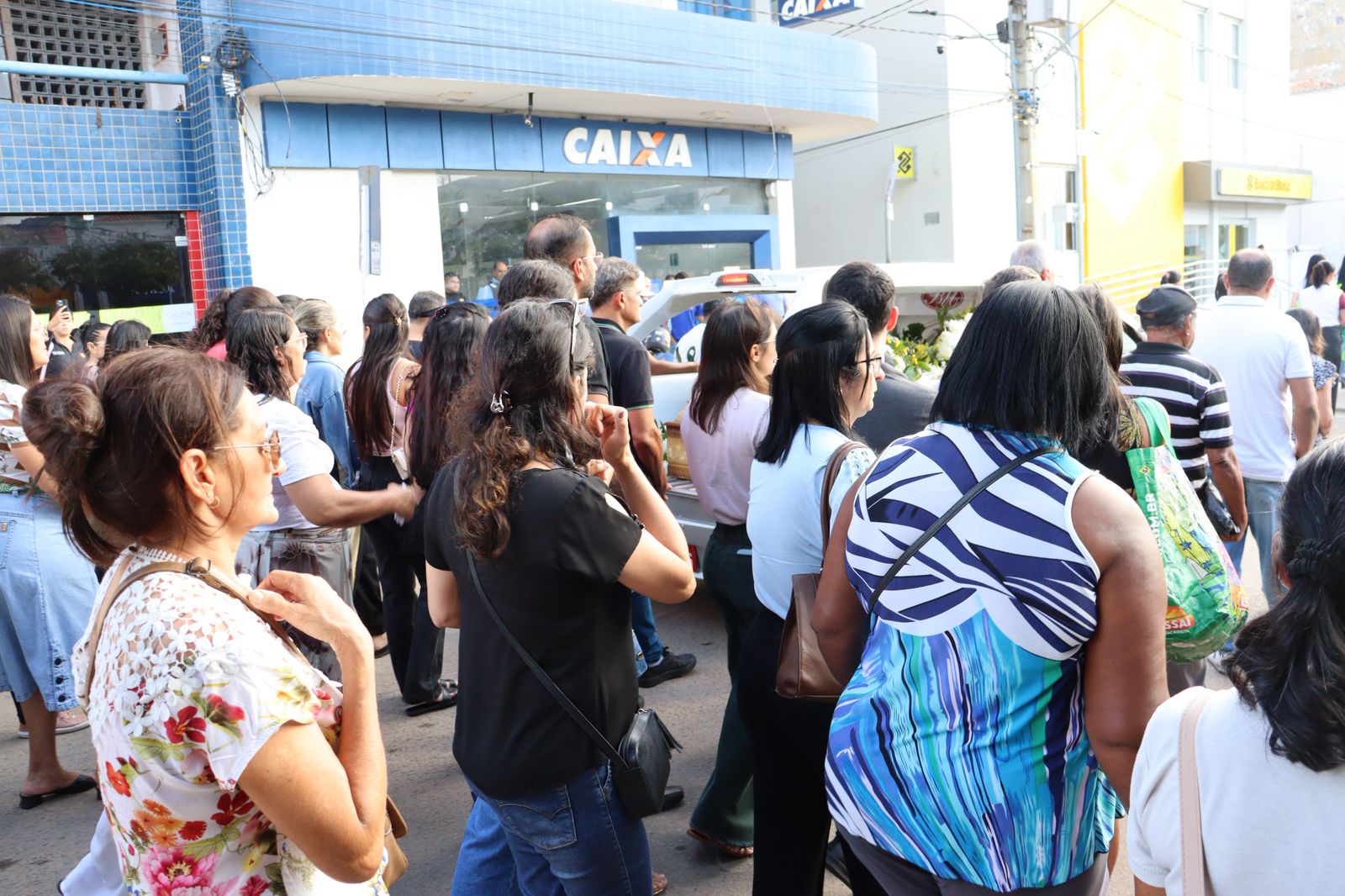 Comércio e trânsito de ST param na despedida a Marcelo Vasconcelos