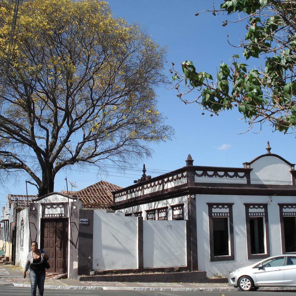 Turistas buscam Casa da Cultura e lamentam estar fechada há 1 ano