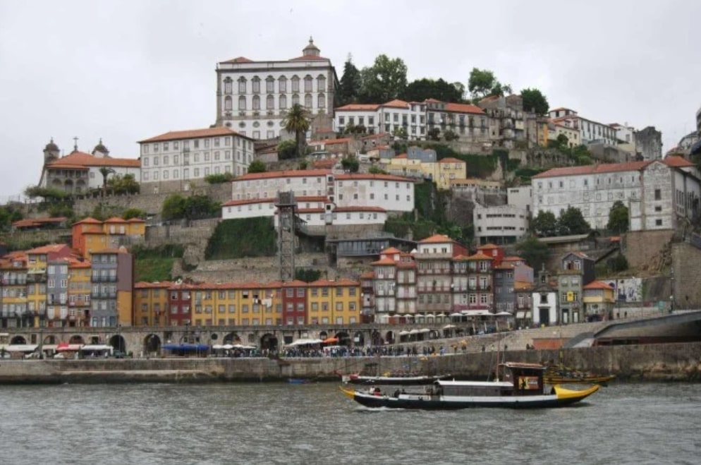 Mulher de 100kg cai sobre o marido e o mata asfixiado 1 Mulher de 100kg cai sobre o marido e o mata asfixiado - Foto: Wikimedia commons